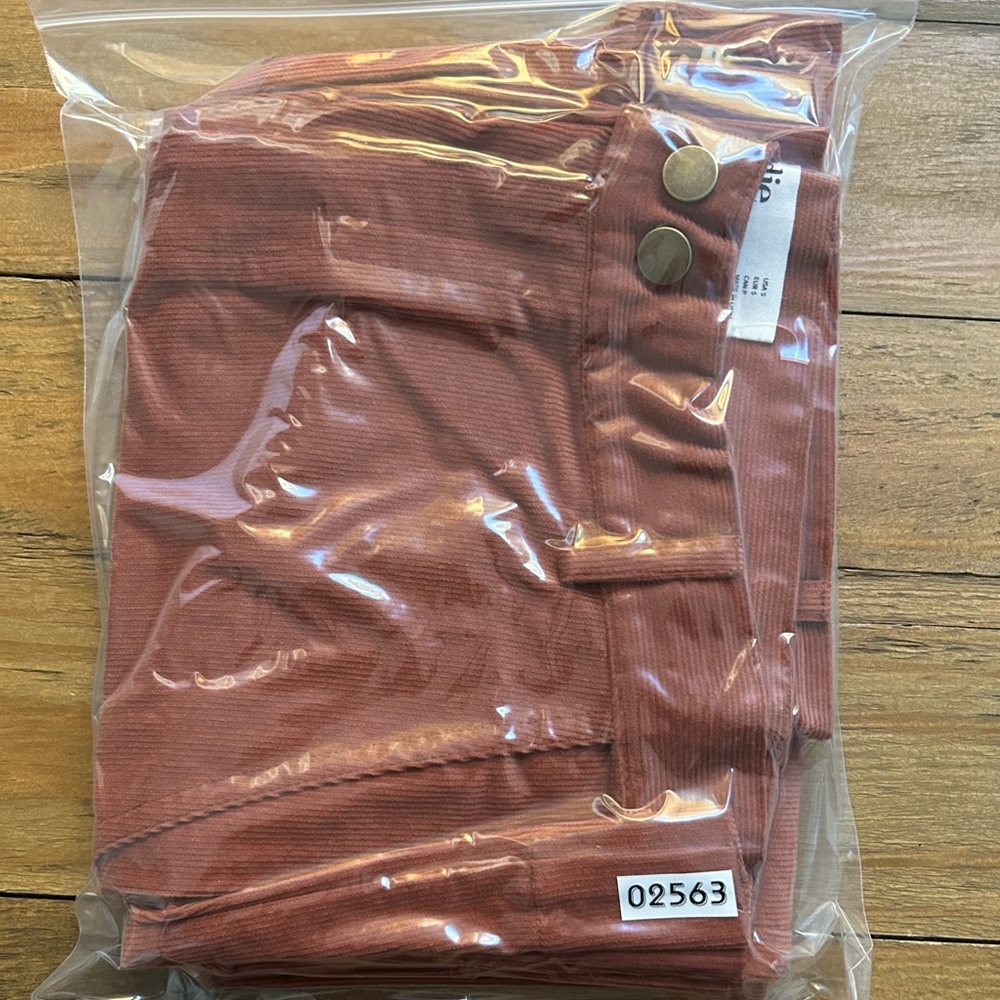 Elodie Rust Microribbed Corduroy High-Waist Straight Leg Pants - Picture 8 of 9